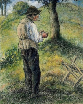 Camille Pissarro Painting - padre melón encendiendo su pipa Camille Pissarro
